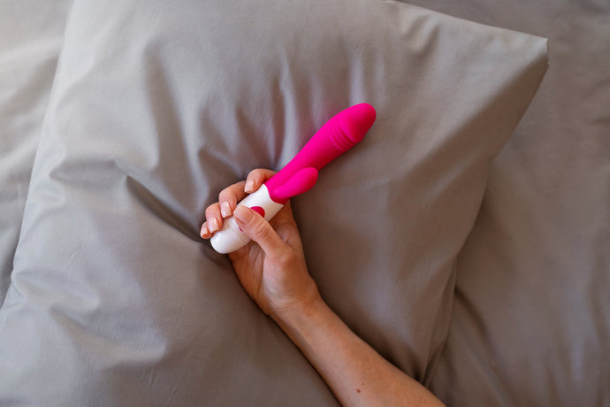 Cómo lograr un orgasmo con ayuda de un juguetito sexual
